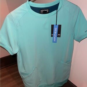 NWT HYPOTHESIS Kentica Crew Top Women’s 4-Pocket Scrub Top in H2O Size XS